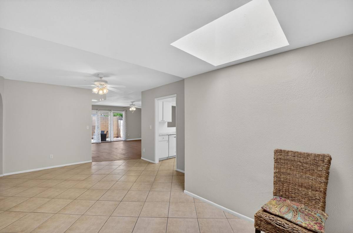 Townhouse for rent at 517 W Duke Dr, Tempe, AZ 85283