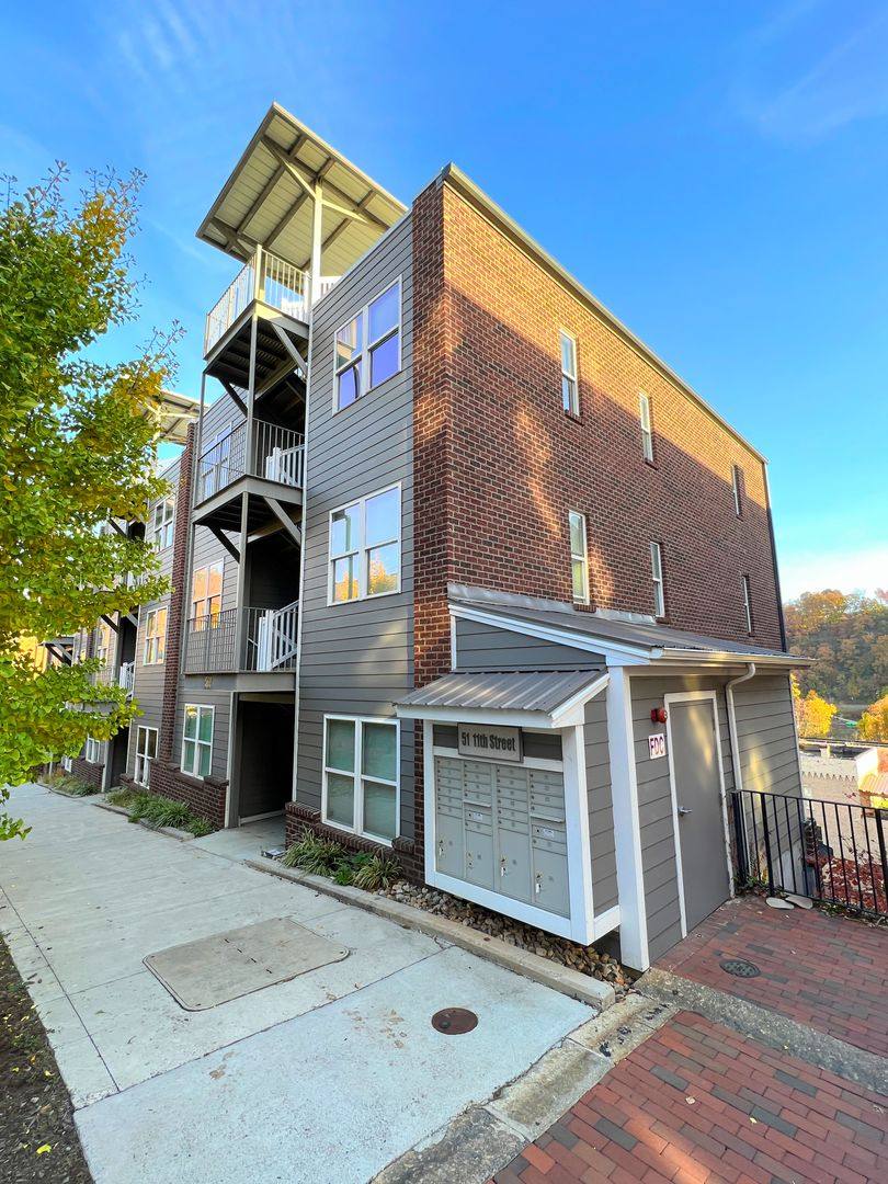 Apartment for rent at 51 11th St, Lynchburg, VA 24504