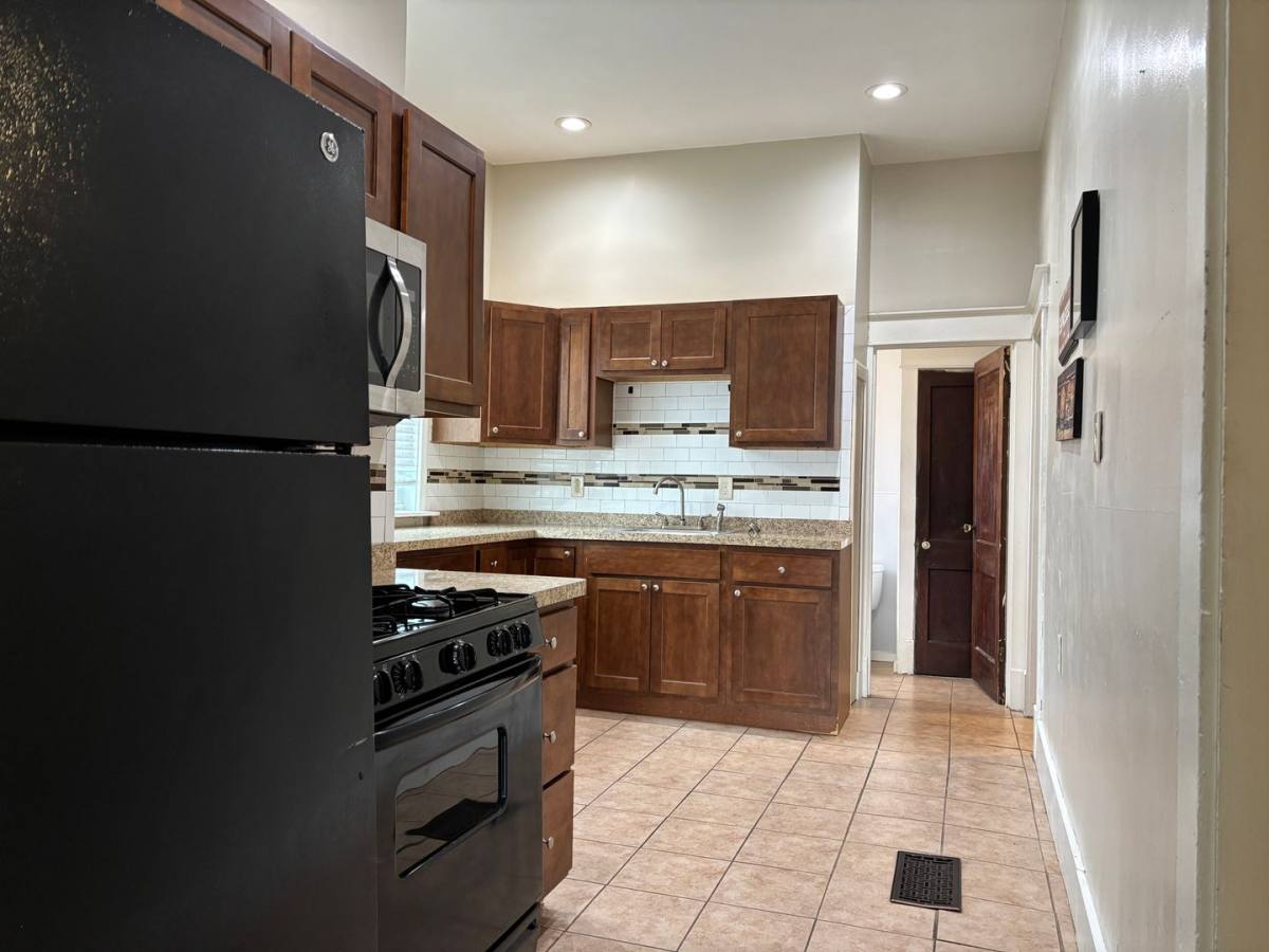 Apartment for rent at 606 Amherst St, Buffalo, NY 14207