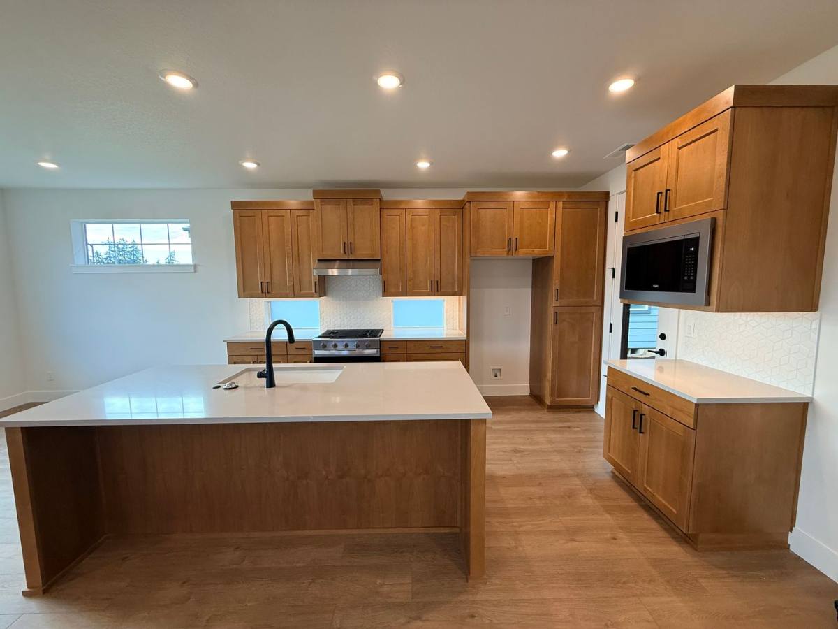 House for rent at 2451 N Villa Rd, Newberg, OR 97132