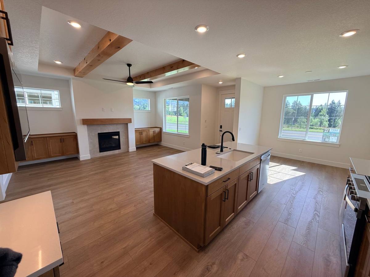 House for rent at 2451 N Villa Rd, Newberg, OR 97132