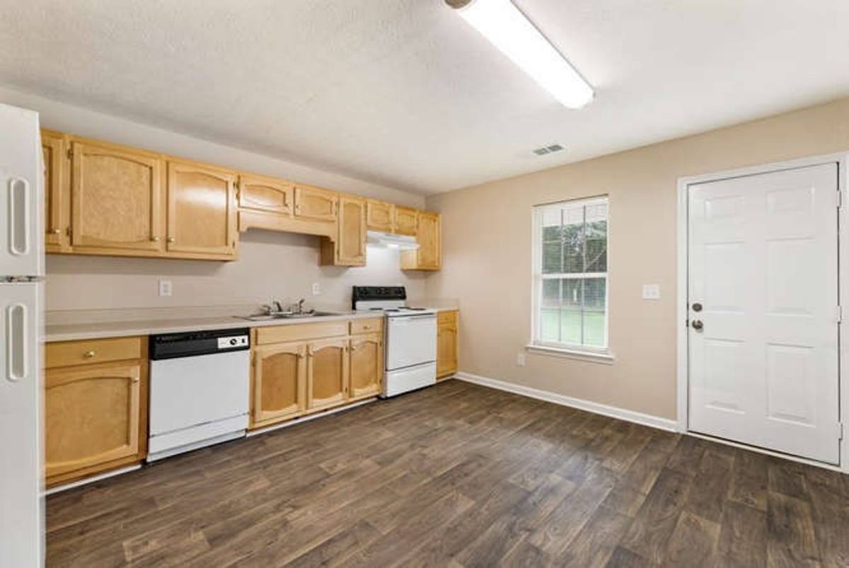 Townhouse for rent at 301 Hays Mill Rd, Carrollton, GA 30117