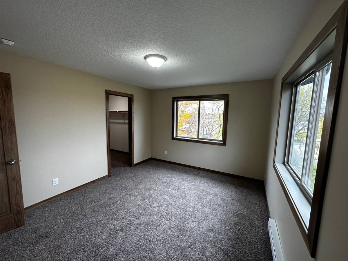 Apartment for rent at 1009 3rd Ave NE, Buffalo, MN 55313