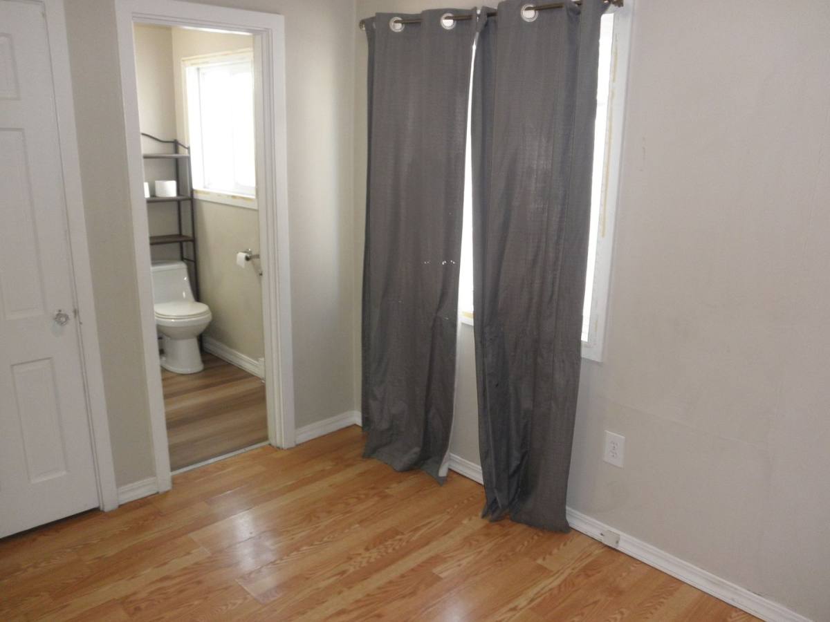 House for rent at 1120 3rd St NW, Salem, OR 97304