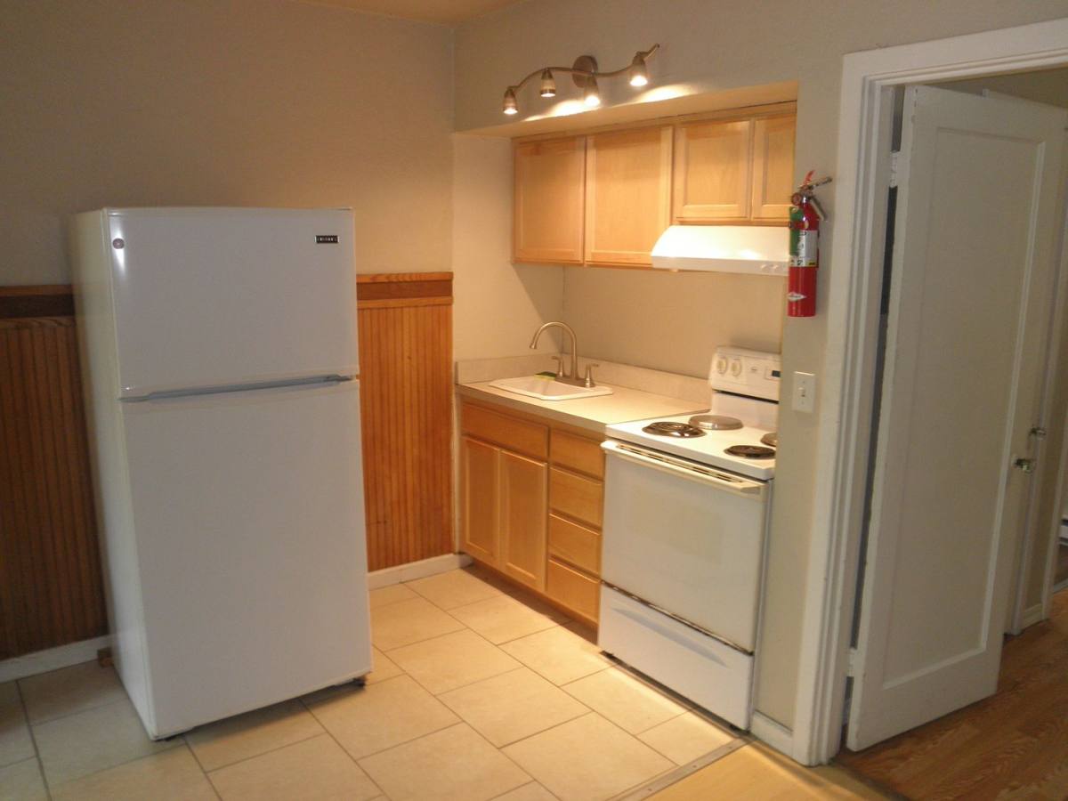 House for rent at 1120 3rd St NW, Salem, OR 97304