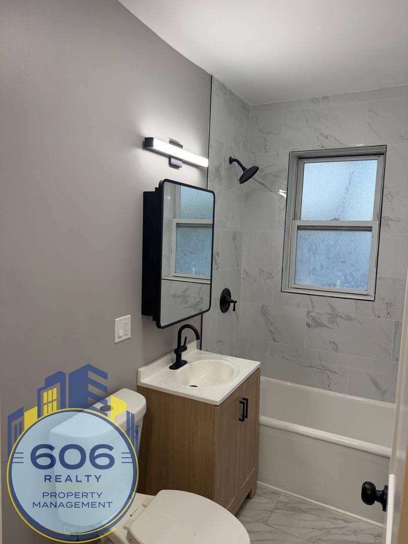 Apartment for rent at 4954-56 N Harding Ave 3939-45 W Argyle St, Chicago, IL 60625