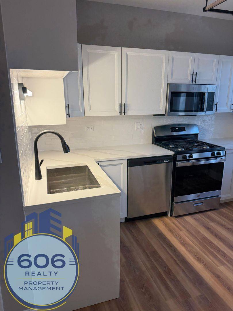 Apartment for rent at 4954-56 N Harding Ave 3939-45 W Argyle St, Chicago, IL 60625