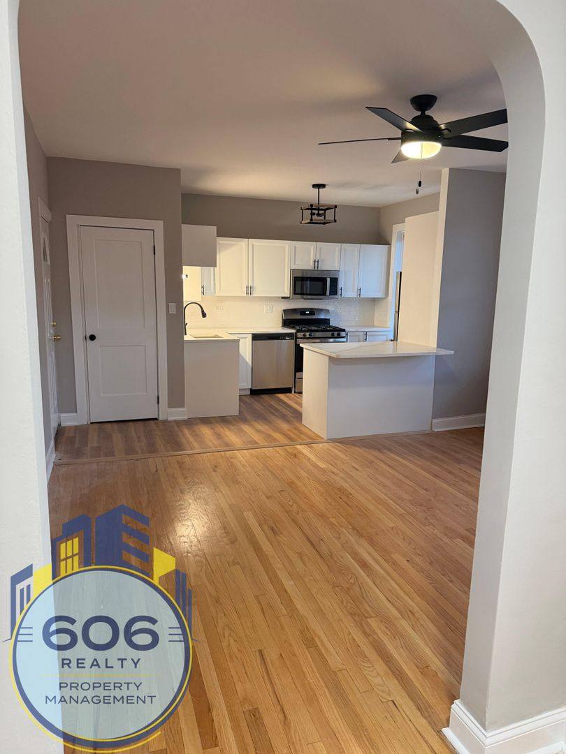 Apartment for rent at 4954-56 N Harding Ave 3939-45 W Argyle St, Chicago, IL 60625
