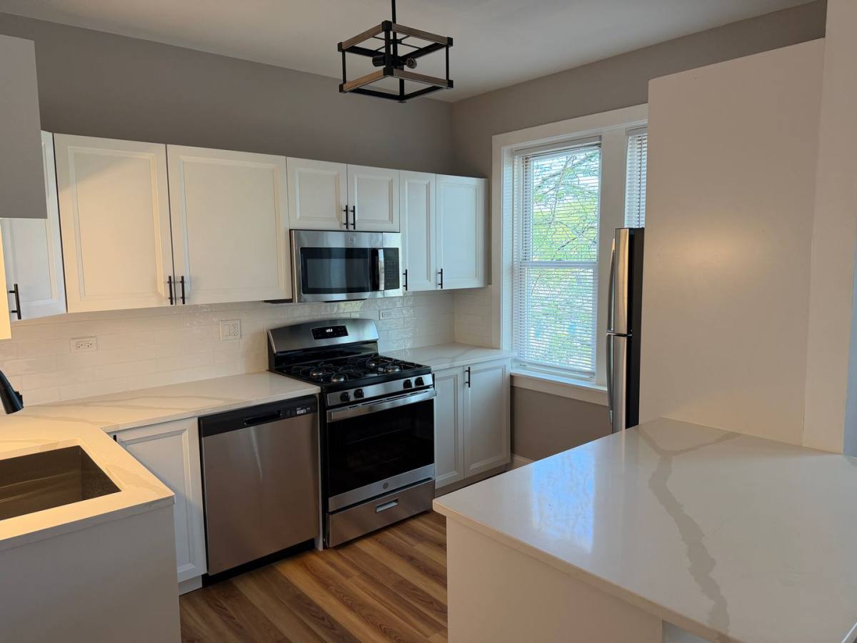 Apartment for rent at 4954-56 N Harding Ave 3939-45 W Argyle St, Chicago, IL 60625