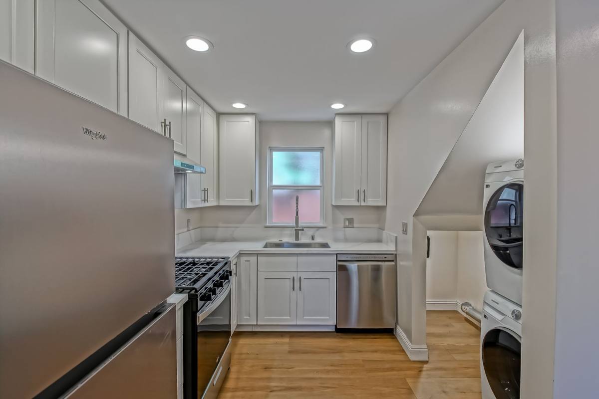 Apartment for rent at 1741 2nd St, Manhattan Beach, CA 90266