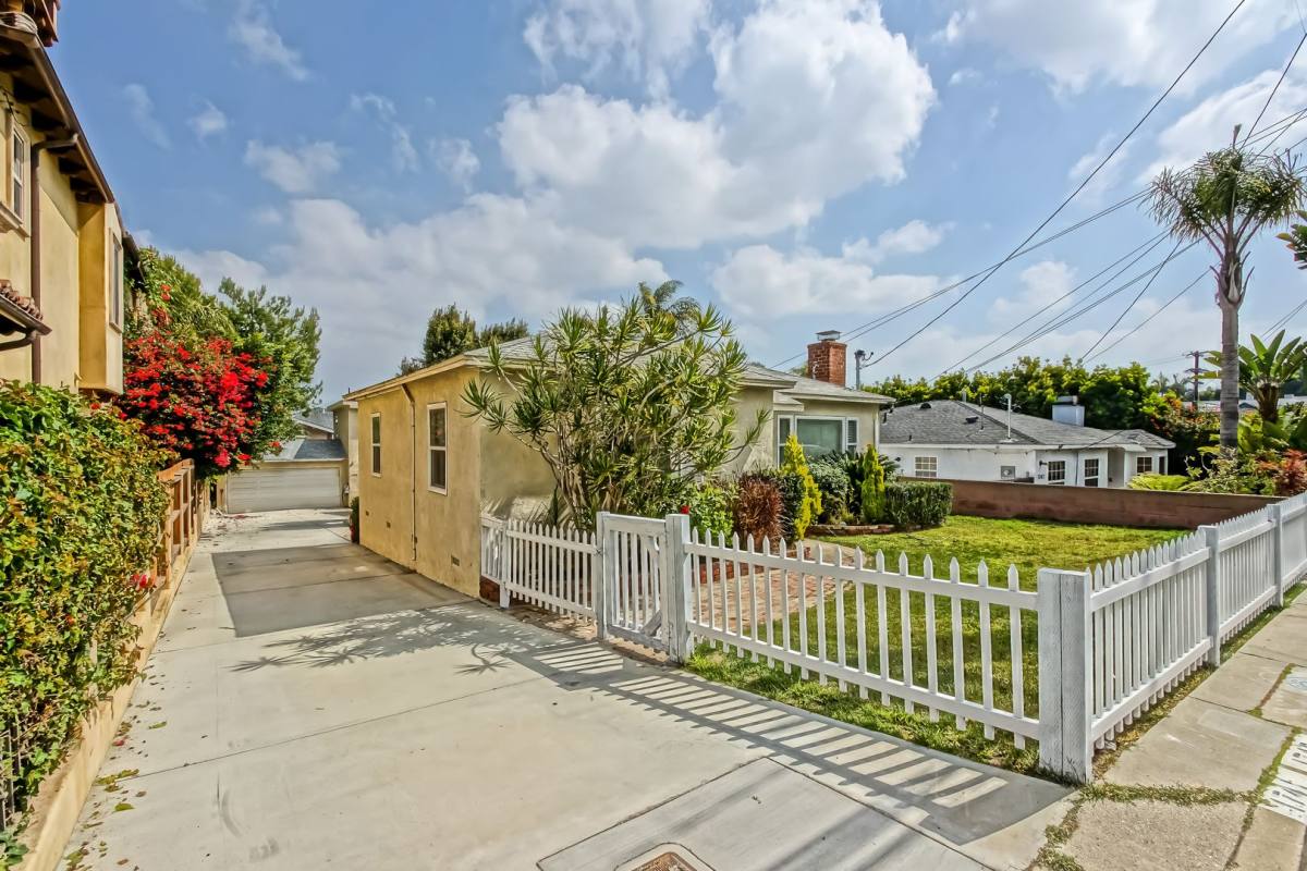 Apartment for rent at 1741 2nd St, Manhattan Beach, CA 90266