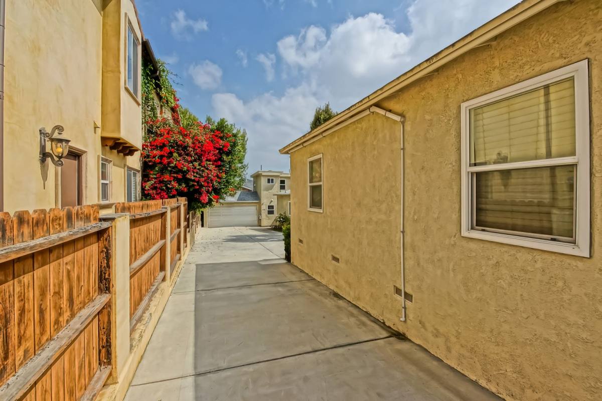 Apartment for rent at 1741 2nd St, Manhattan Beach, CA 90266