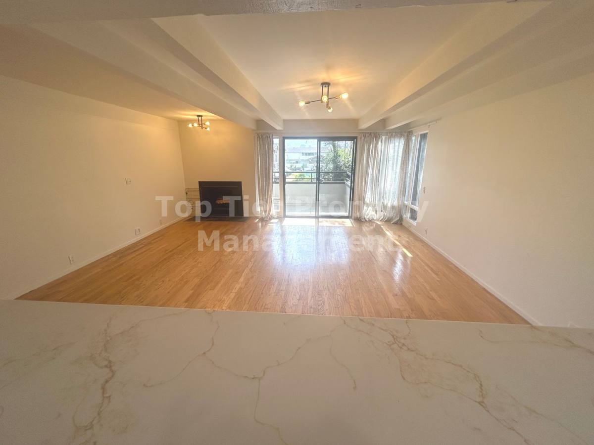 Townhouse for rent at 2533 Navarra Dr, Carlsbad, CA 92009