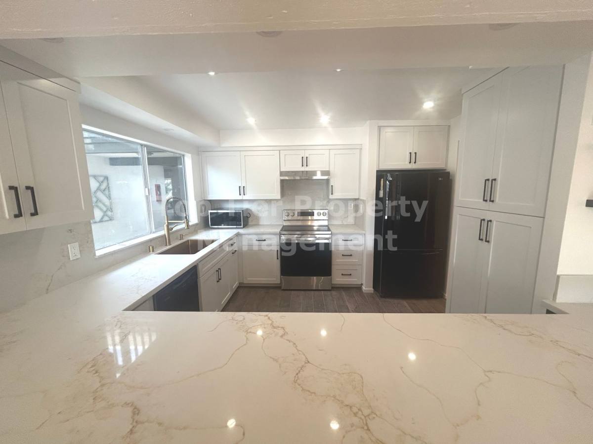 Townhouse for rent at 2533 Navarra Dr, Carlsbad, CA 92009