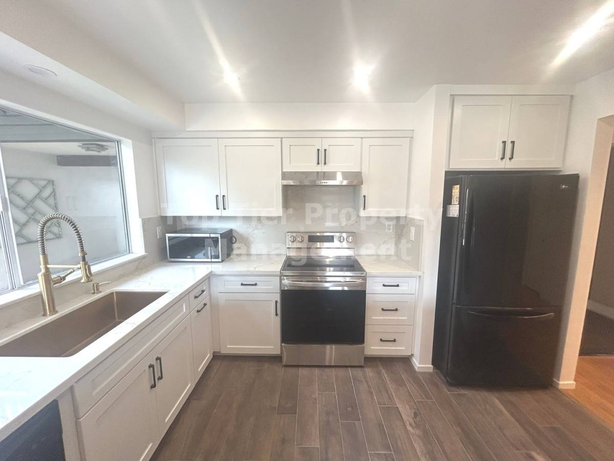 Townhouse for rent at 2533 Navarra Dr, Carlsbad, CA 92009