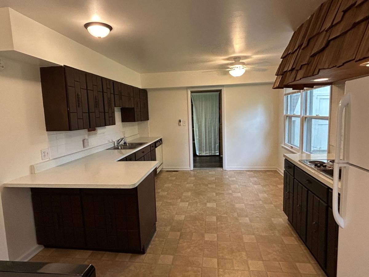 House for rent at 637 W Main St, Genoa, IL 60135