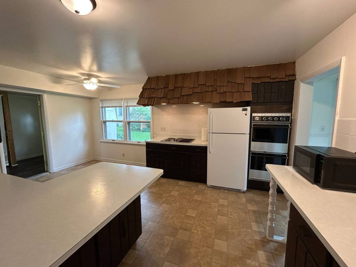 House for rent at 637 W Main St, Genoa, IL 60135