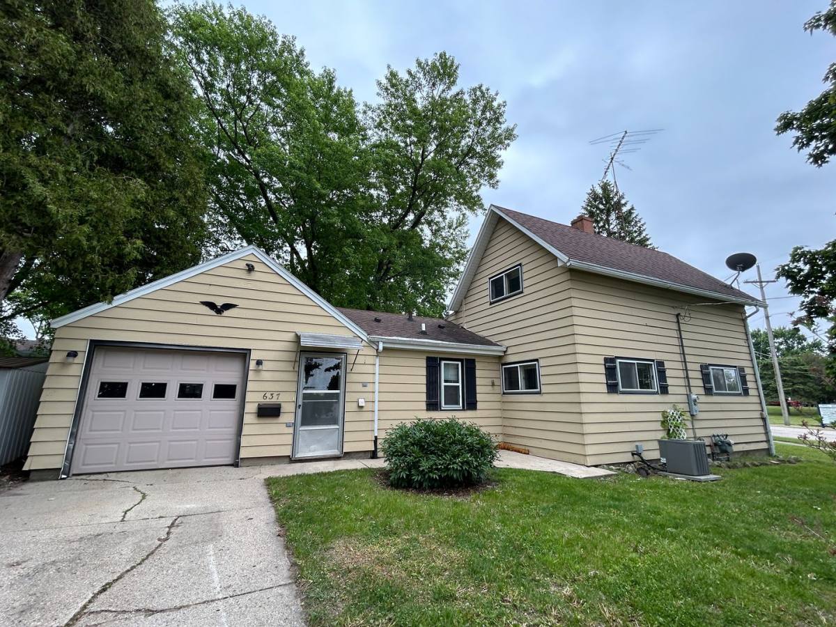 House for rent at 637 W Main St, Genoa, IL 60135
