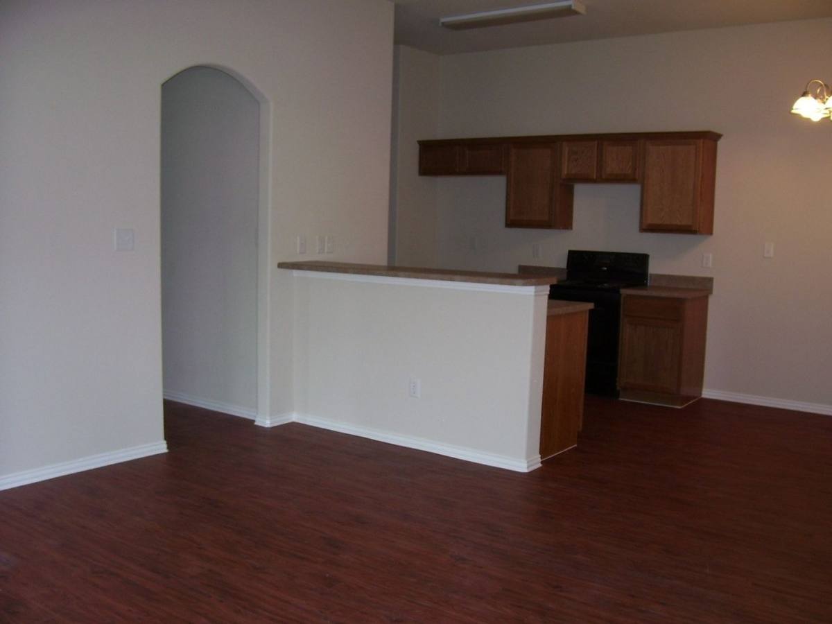 Apartment for rent at 941-943 Sylvia, Weatherford, TX 76086