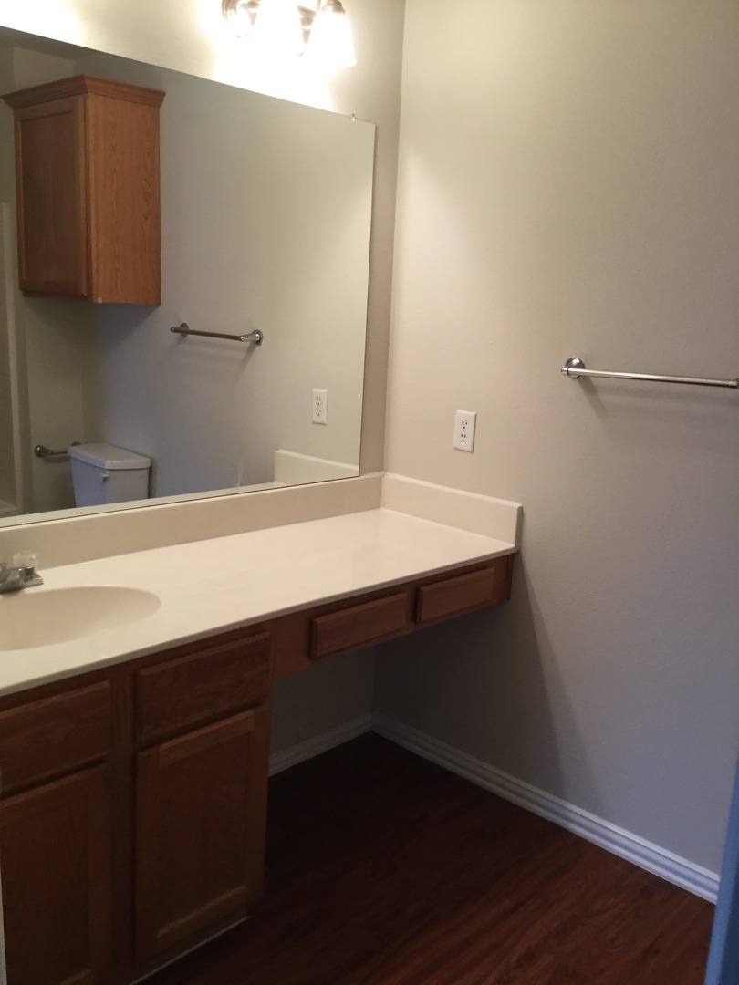Apartment for rent at 941-943 Sylvia, Weatherford, TX 76086