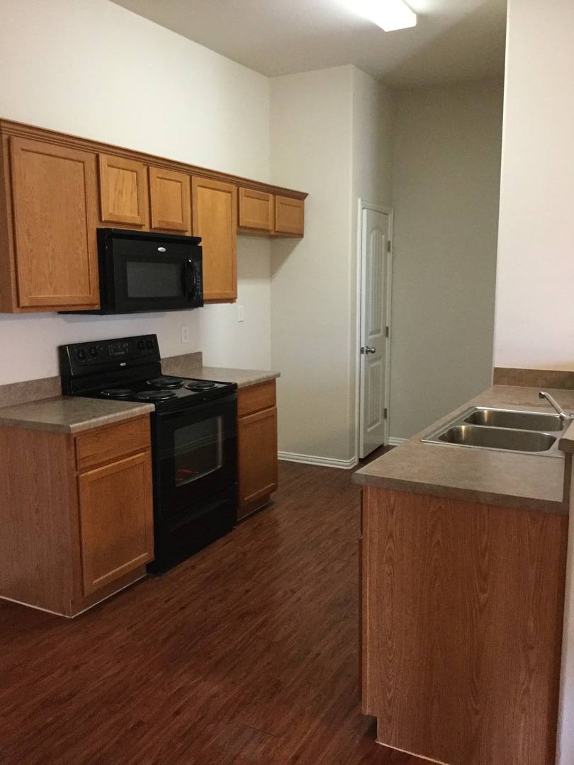 Apartment for rent at 941-943 Sylvia, Weatherford, TX 76086