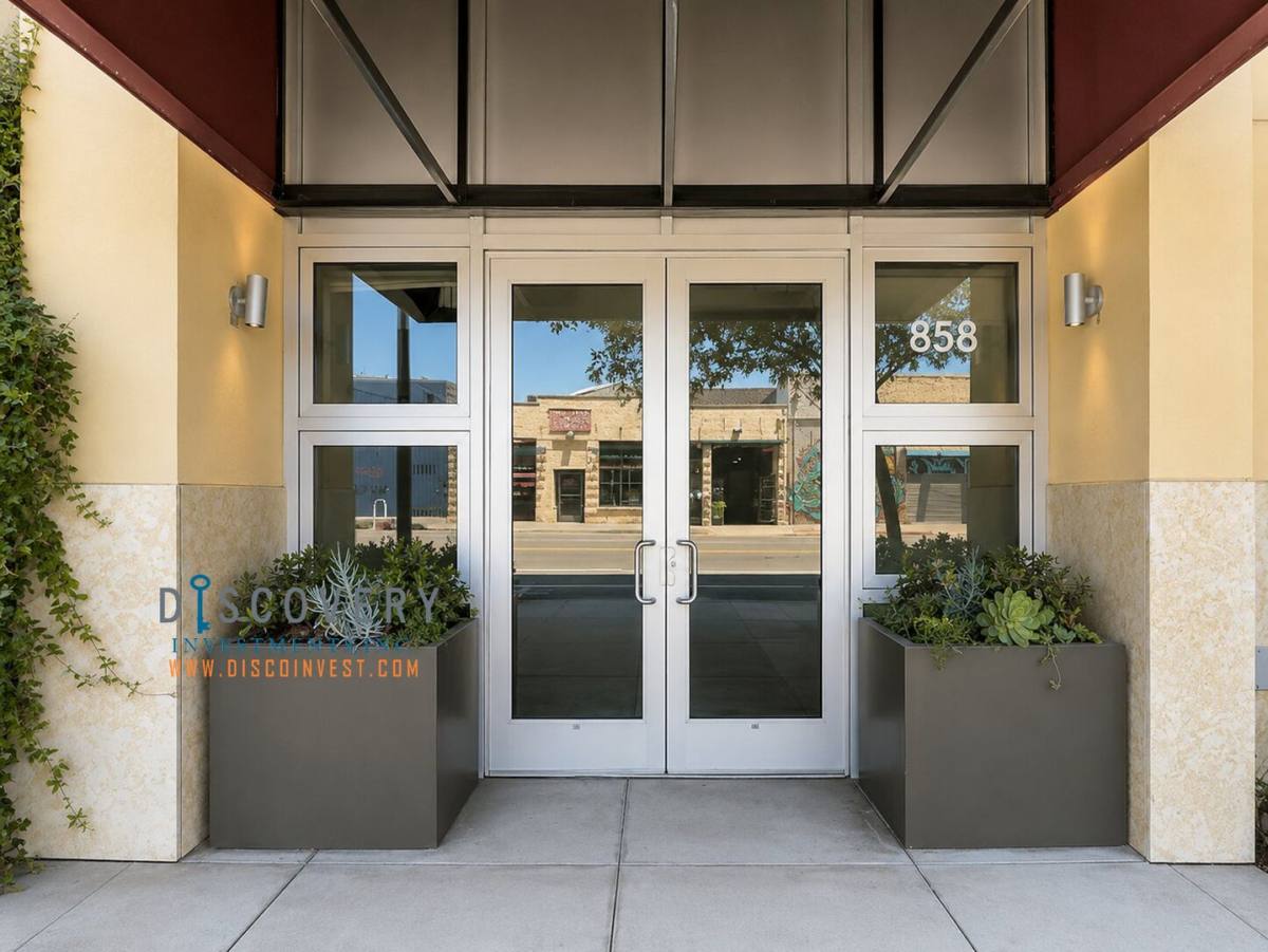 Apartment for rent at 585 9th St, Oakland, CA 94607