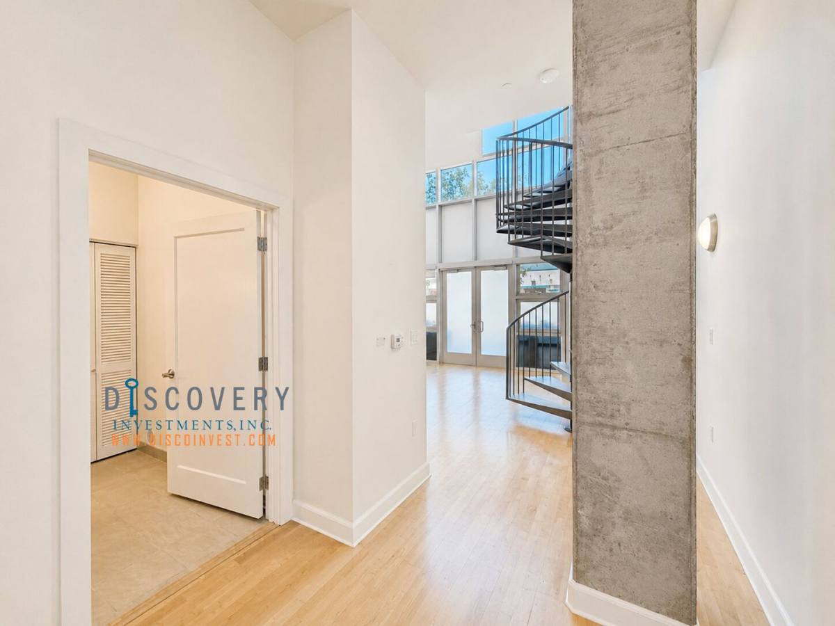 Apartment for rent at 585 9th St, Oakland, CA 94607