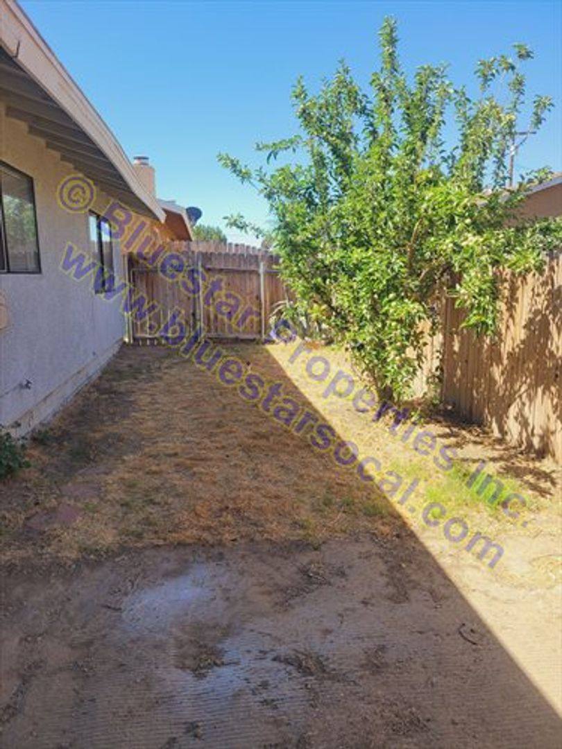 Apartment for rent at 16162 Tawney Ridge, Victorville, CA 92392
