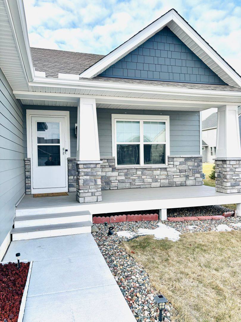 House for rent at 18031 Headwaters Dr, Lakeville, MN 55044