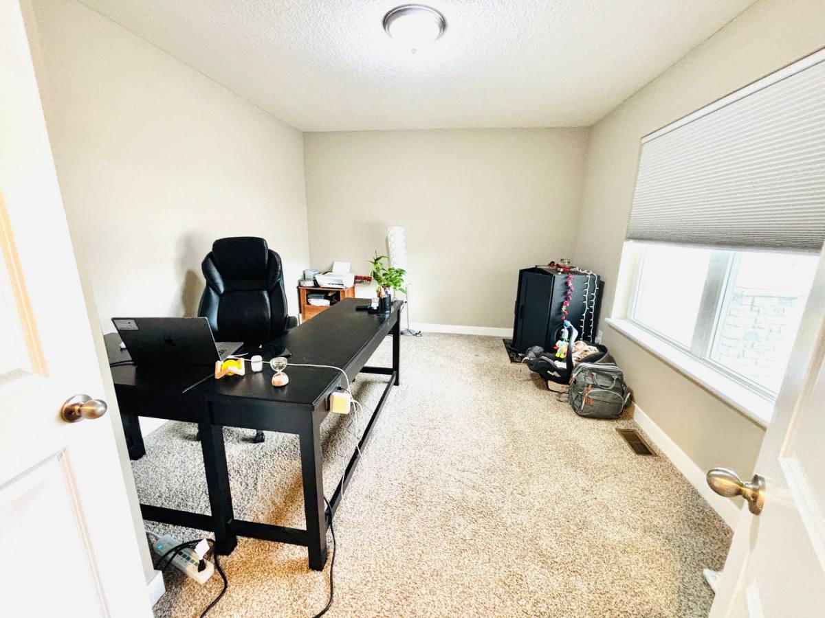 House for rent at 18031 Headwaters Dr, Lakeville, MN 55044