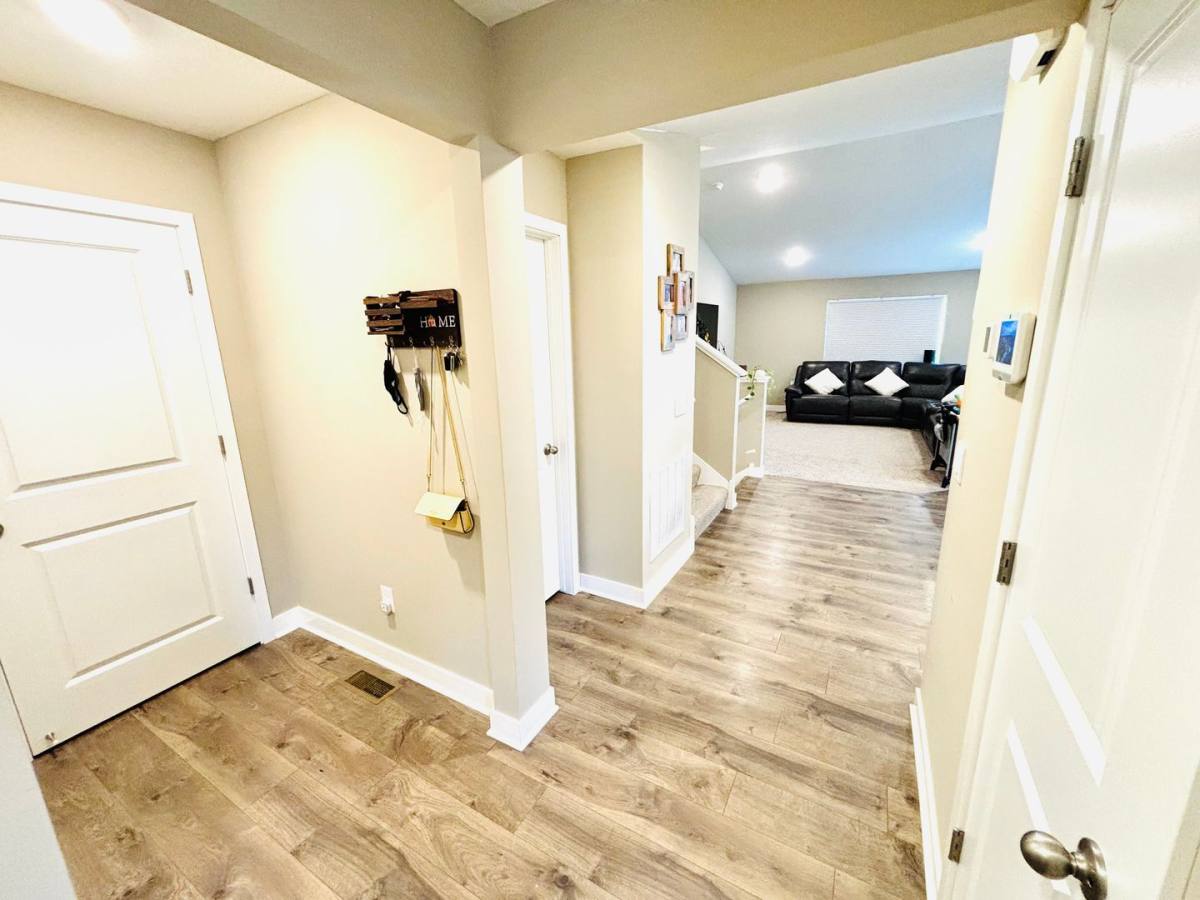 House for rent at 18031 Headwaters Dr, Lakeville, MN 55044