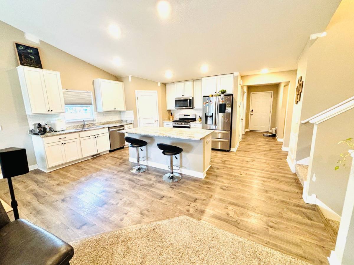 House for rent at 18031 Headwaters Dr, Lakeville, MN 55044