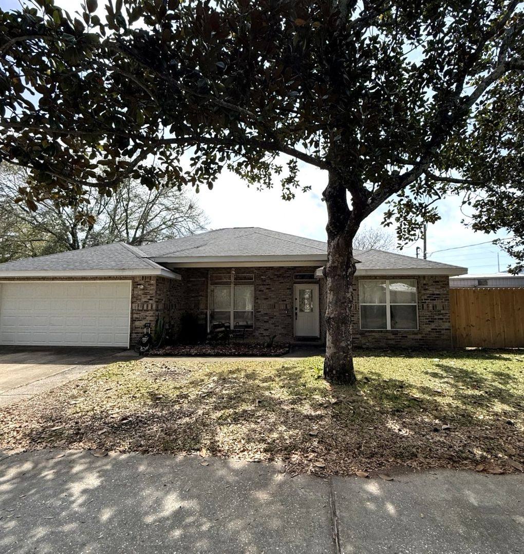 House for rent at 2204 Whits Manor Rd, Fort Walton Beach, FL 32547
