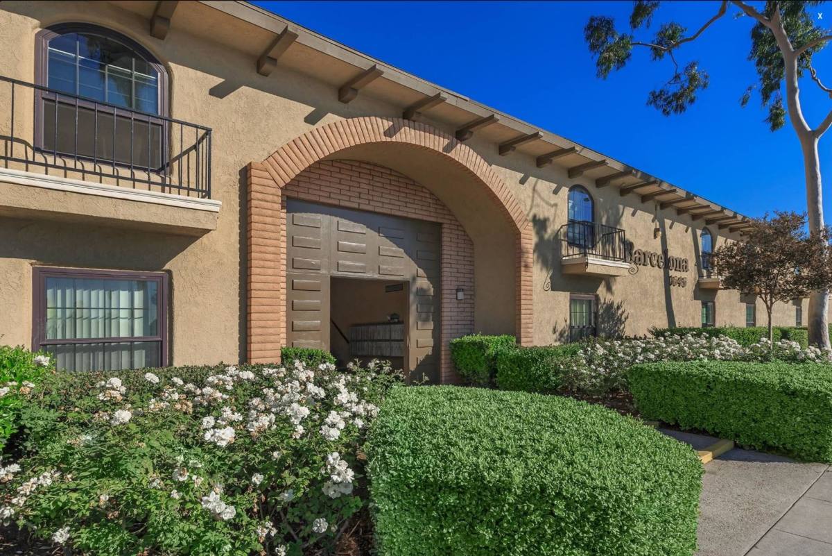 Apartment for rent at 1645 W Palm Lane, Anaheim, CA 92802