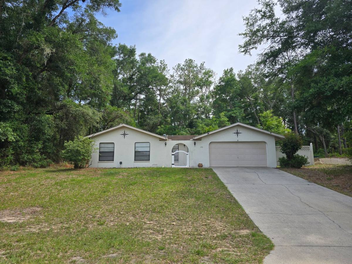 House for rent at 1150 W G Martinelli Blvd, Dunnellon, FL 34434