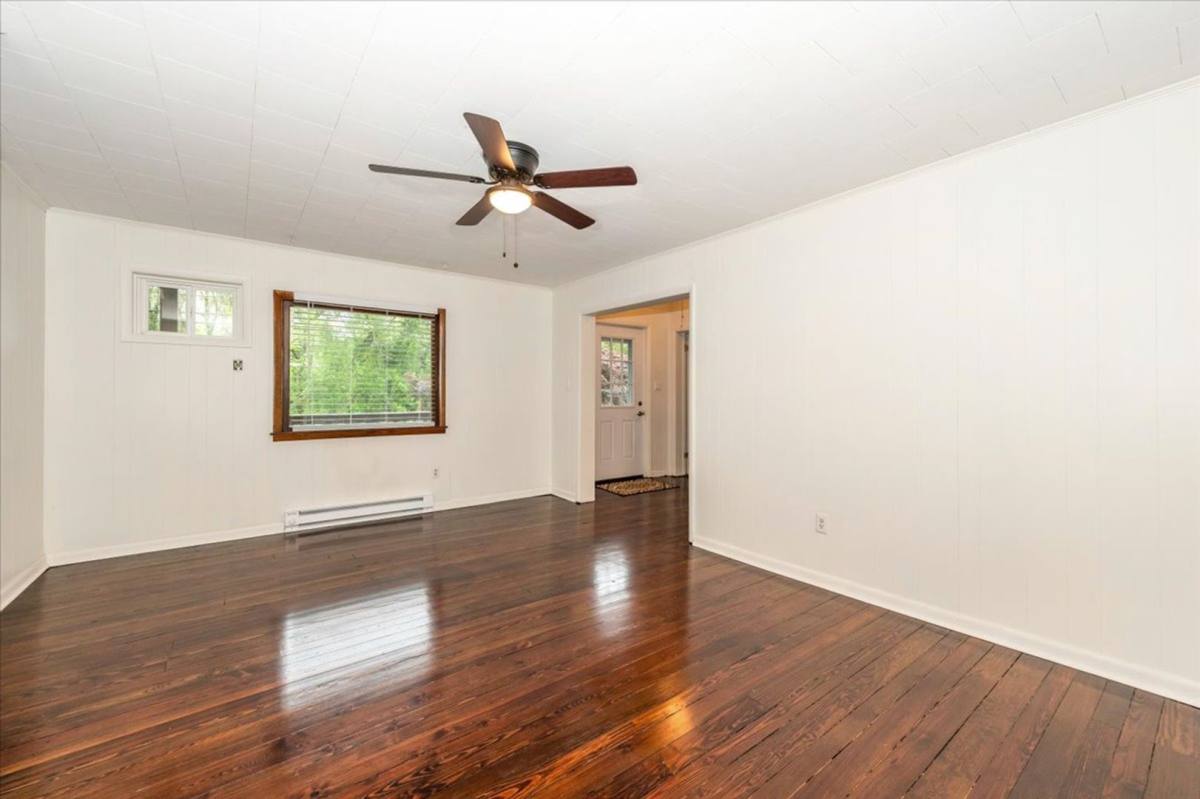 House for rent at 18904 Sandy Hook Rd, Knoxville, MD 21758