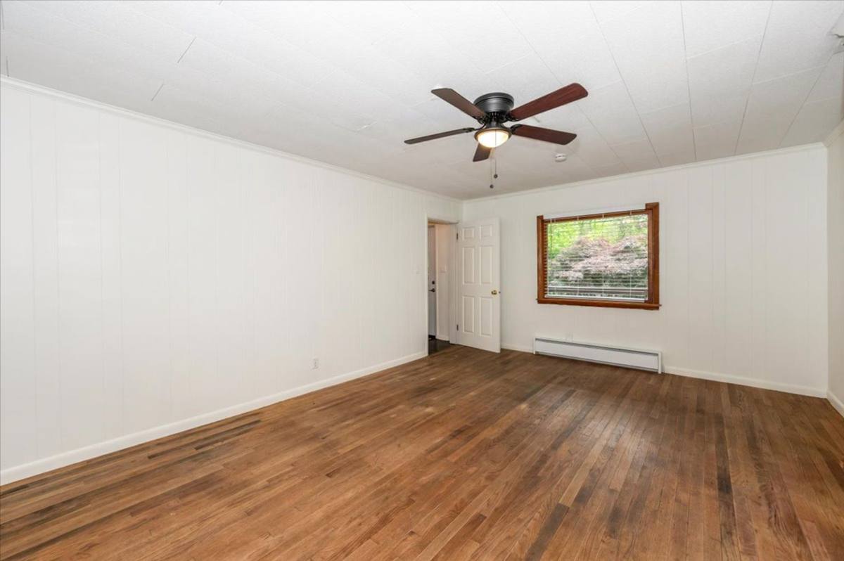 House for rent at 18904 Sandy Hook Rd, Knoxville, MD 21758