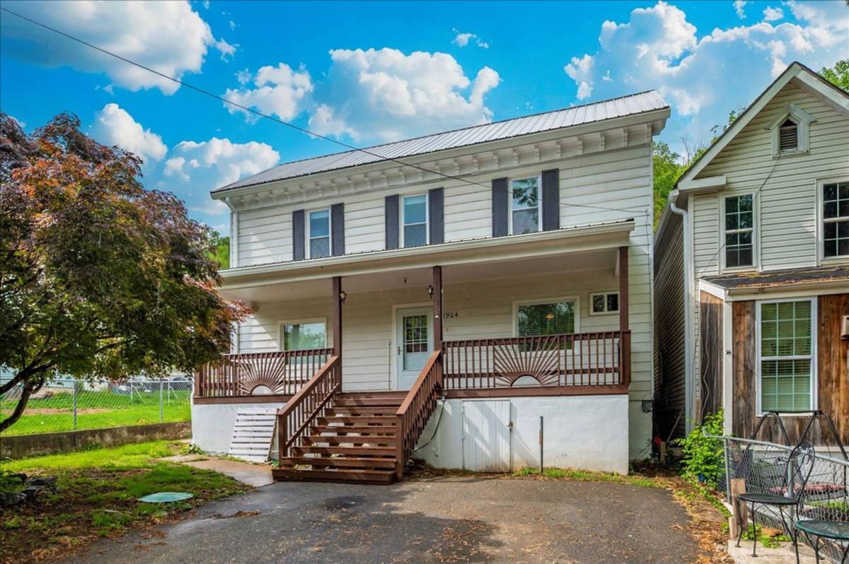 House for rent at 18904 Sandy Hook Rd, Knoxville, MD 21758