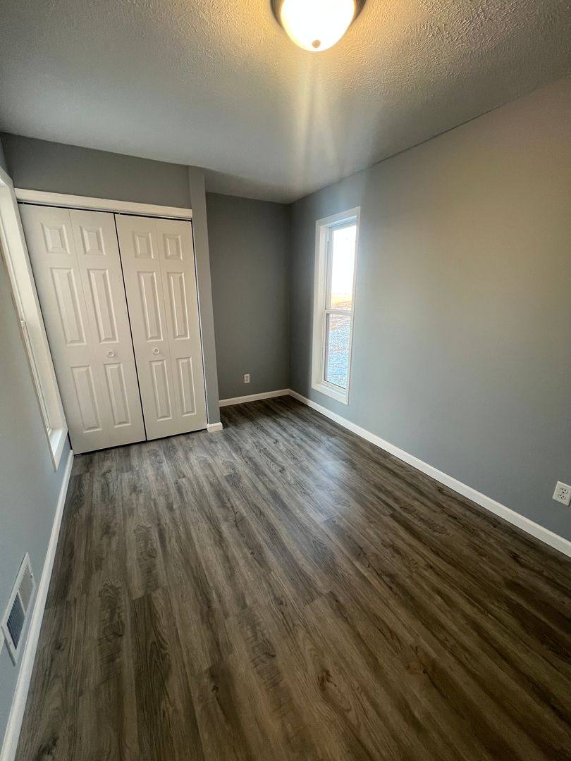 Apartment for rent at 104 W Petersburg St, Oakford, IL 62673
