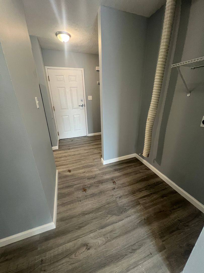 Apartment for rent at 104 W Petersburg St, Oakford, IL 62673