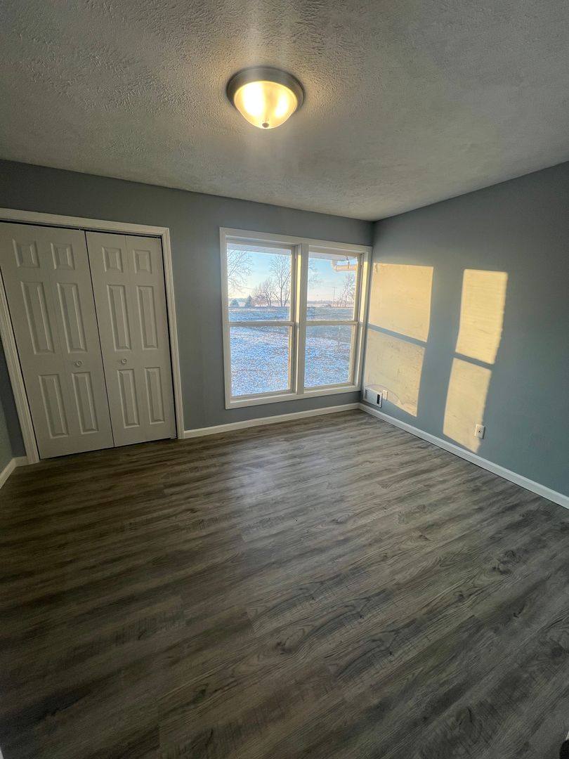 Apartment for rent at 104 W Petersburg St, Oakford, IL 62673