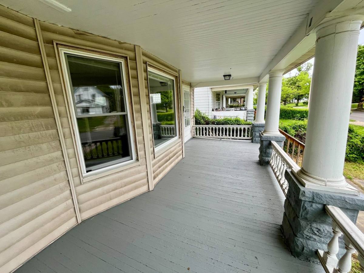 House for rent at 3390 E 135th St, Cleveland, OH 44120