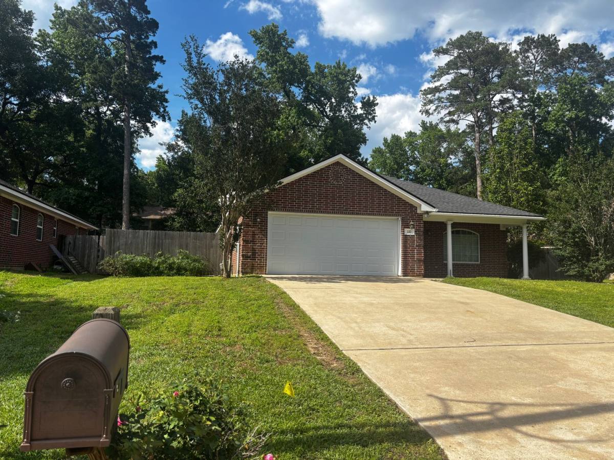 House for rent at 227 Greenleaf St, Huntsville, TX 77340