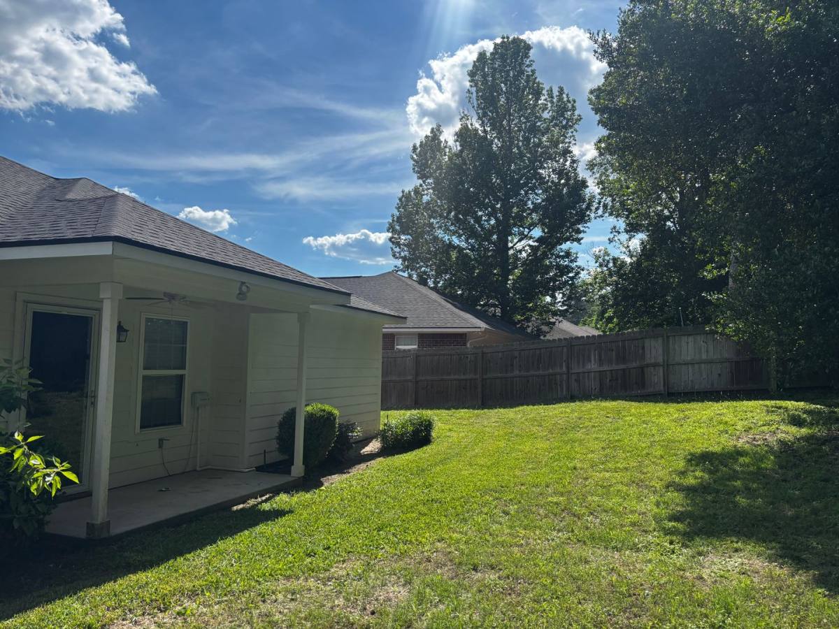 House for rent at 227 Greenleaf St, Huntsville, TX 77340