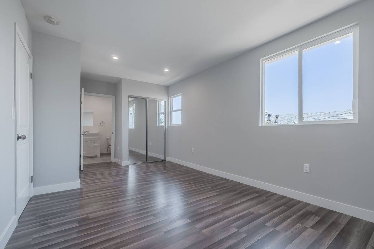 Apartment for rent at 6222 S W Blvd, Los Angeles, CA 90043