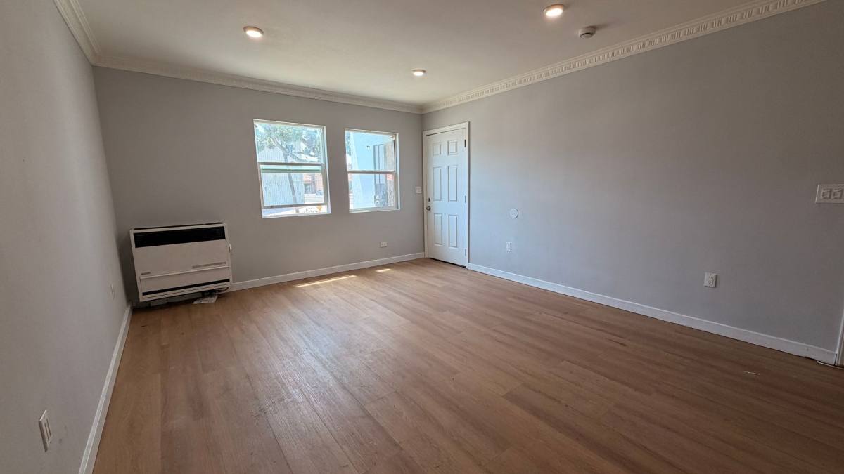 Apartment for rent at 6222 S W Blvd, Los Angeles, CA 90043