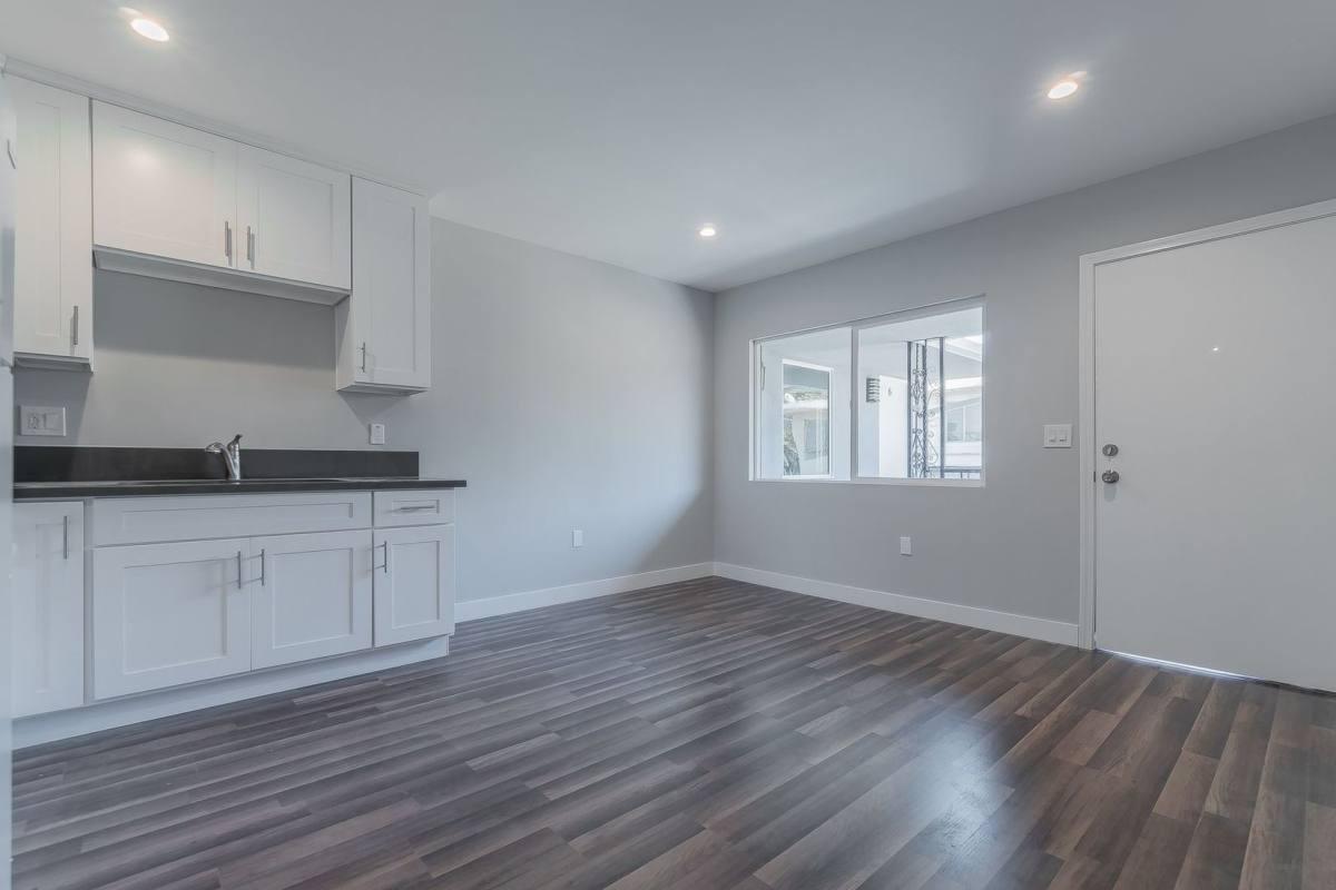 Apartment for rent at 6222 S W Blvd, Los Angeles, CA 90043