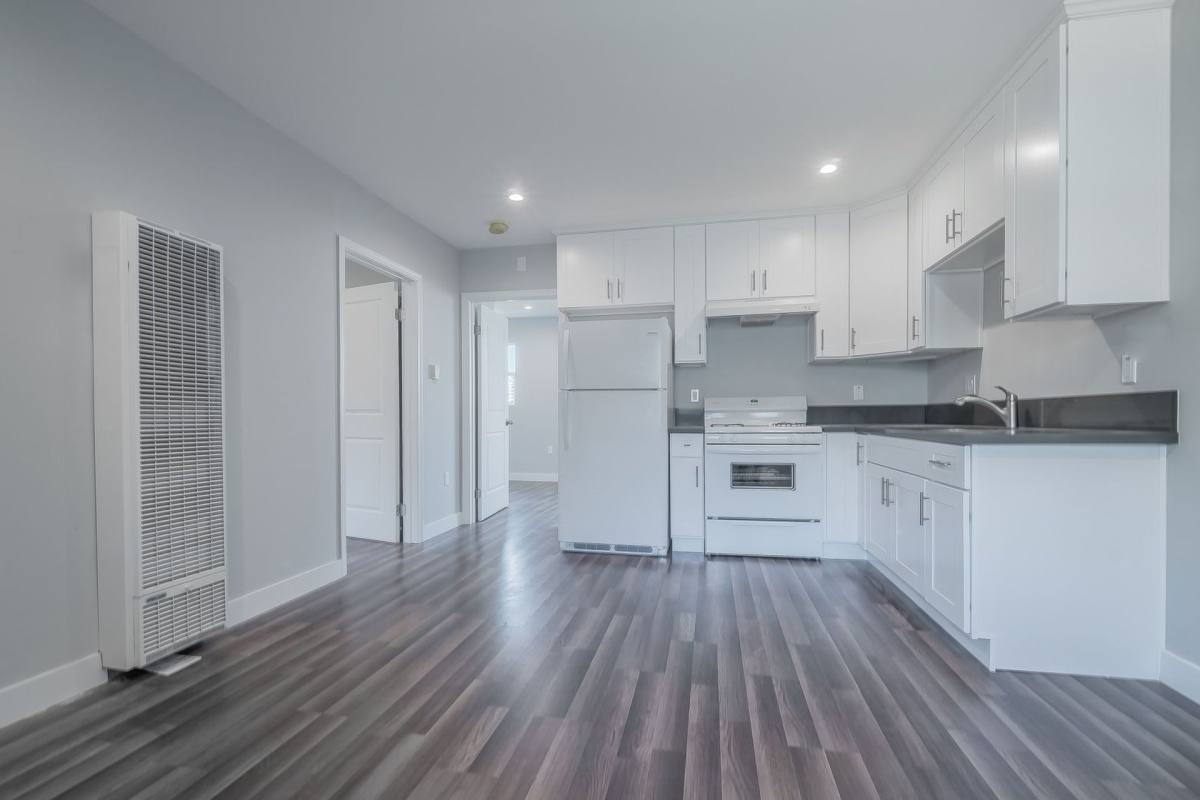 Apartment for rent at 6222 S W Blvd, Los Angeles, CA 90043