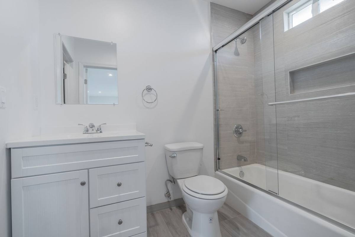 Apartment for rent at 6222 S W Blvd, Los Angeles, CA 90043