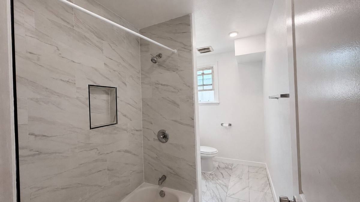 Apartment for rent at 6222 S W Blvd, Los Angeles, CA 90043